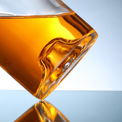 375ml 500ml 750ml Βότκα Ουίσκι Λικέρ Φιαλάκι με φελλό Κατασκευασμένο από εξαιρετικά λευκό υλικό