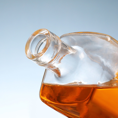 375ml 500ml 750ml Βότκα Ουίσκι Λικέρ Φιαλάκι με φελλό Κατασκευασμένο από εξαιρετικά λευκό υλικό