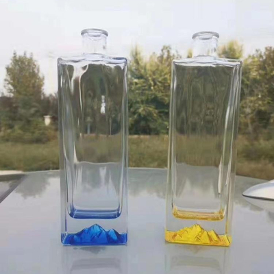 Προσαρμοσμένο σχεδιασμό 500ml 750ml τετραγωνικό γυάλινο μπουκάλι βότκα με καπάκι