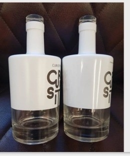 750 ml Super Flint Glass Flask Beverage σε Ματ Μαύρο και Λευκό με Προσαρμοσμένη Ετικέτα