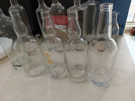 OEM Καλωσορίσατε 700ml κενό γυάλινο μπουκάλι για εξατομικευμένη συσκευασία κρασιού