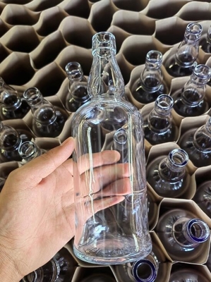 OEM Καλωσορίσατε 700ml κενό γυάλινο μπουκάλι για εξατομικευμένη συσκευασία κρασιού
