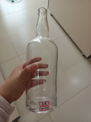 OEM Καλωσορίσατε 700ml κενό γυάλινο μπουκάλι για εξατομικευμένη συσκευασία κρασιού