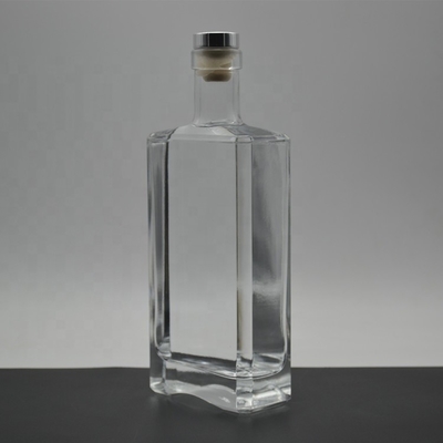 700 ml τετράγωνο μπουκάλι γυαλιού ουίσκι με κρυστάλλινο λευκό υλικό γυαλιού και ανάγλυφο στυλ