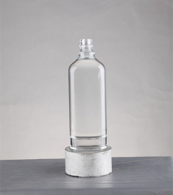 Βιομηχανικό ποτό 250 ml 500 ml 750 ml επίπεδη μπουκάλι ουίσκι γυαλί με καπάκι βίδας