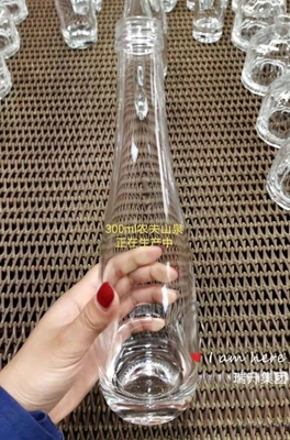 Εκτύπωση λογότυπου πελάτη 750 ml διαυγές παγωμένα γυάλινα μπουκάλια για οινοπνευματώδη αλκοόλ ουίσκι τζιν βότκα