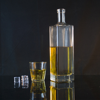 500 ml 750 ml 1000 ml Καθαρό τζιν ρούμι ουίσκι γυάλινο μπουκάλι με φελλό