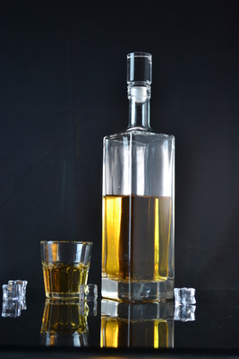 500 ml 750 ml 1000 ml Καθαρό τζιν ρούμι ουίσκι γυάλινο μπουκάλι με φελλό