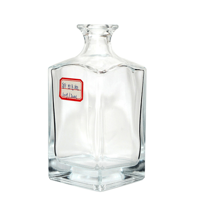 Προσαρμοσμένη χωρητικότητα 100-1000ml Διαυγές τετράγωνο γυάλινο μπουκάλι ψεκασμού για την προμήθεια ουίσκι