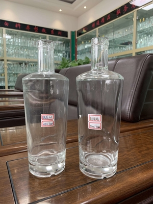 Super Flint Glass Custom Design 700ml τετραγωνικό μπουκάλι για βότκα ή ελαιόλαδο