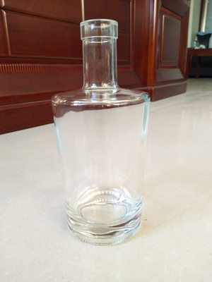 750 ml Μπράντυ Ουίσκι Τζιν γυάλινο μπουκάλι με υλικό Super Flint και προσαρμόστε το σχέδιο