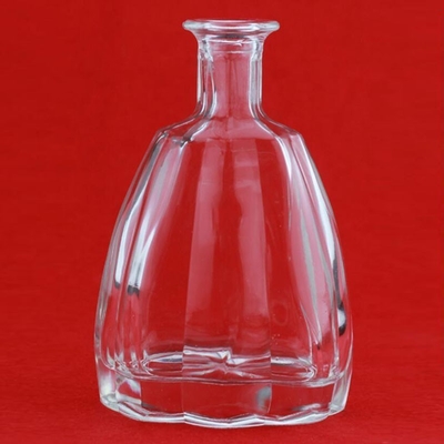 750 ml Μπράντυ Ουίσκι Τζιν γυάλινο μπουκάλι με υλικό Super Flint και προσαρμόστε το σχέδιο