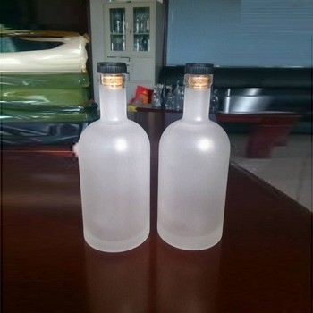 500 ml Προσαρμοσμένη εκτύπωση με οθόνη Frosted Crown Royal Whisky Vodka Gin γυάλινα μπουκάλια με φελλό