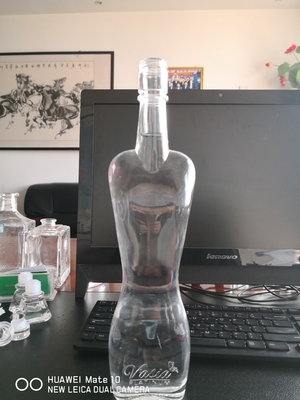 350 ml 500 ml 750 ml προσαρμοσμένο γυναικείο γυάλινο μπουκάλι σε σχήμα σώματος για ποτό αλκοόλ