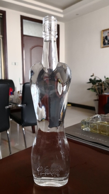 350 ml 500 ml 750 ml προσαρμοσμένο γυναικείο γυάλινο μπουκάλι σε σχήμα σώματος για ποτό αλκοόλ