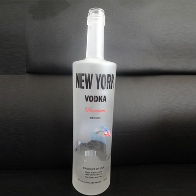 Διαφανές 750 ml γυάλινο μπουκάλι βότκα για οινόπνευμα Διαφανές λευκό Προσαρμοσμένο λογότυπο Αποδεκτό