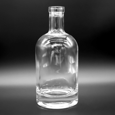 Διαφανές 750 ml γυάλινο μπουκάλι βότκα για οινόπνευμα Διαφανές λευκό Προσαρμοσμένο λογότυπο Αποδεκτό