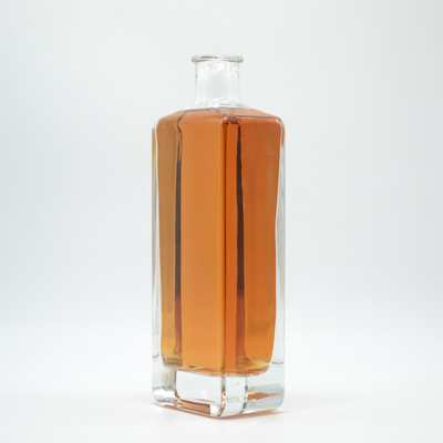 750 ml Εξαιρετικά λευκό υλικό Γαλλικό τετράγωνο γυάλινο μπουκάλι για τζιν και ουίσκι θερμή σφράγιση
