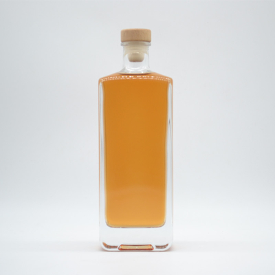 750 ml Εξαιρετικά λευκό υλικό Γαλλικό τετράγωνο γυάλινο μπουκάλι για τζιν και ουίσκι θερμή σφράγιση