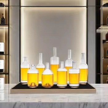 Προσαρμοσμένο 1000ml 750ml 700ml 500ml γυάλινο μπουκάλι για ποτά Βότκα Τζιν Ουίσκι Πρότυπο CE