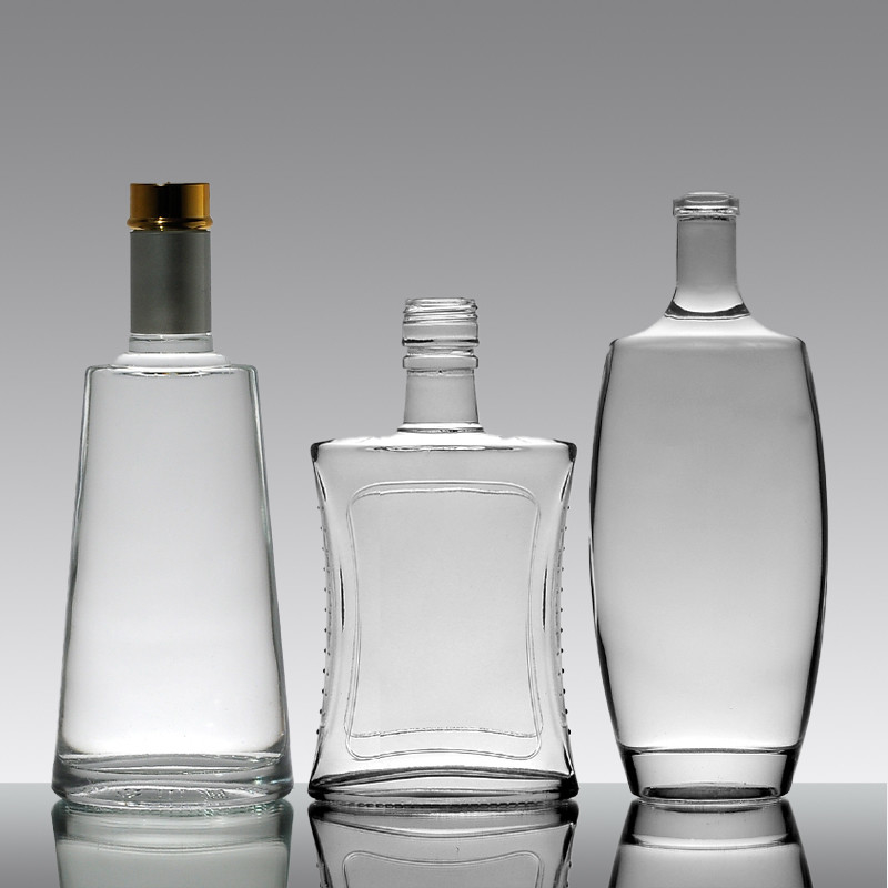 Δικαιούται Προσαρμοσμένα 500 ml 750 ml κενά γυάλινα μπουκάλια κρασιού για μεταλλικό νερό