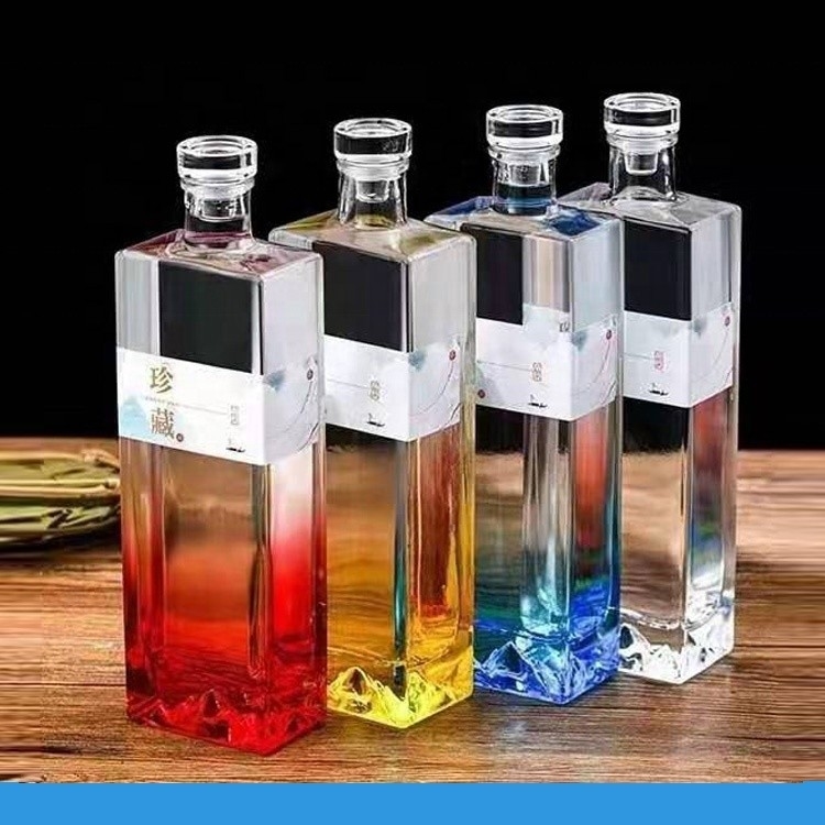 500 ml τετραγωνικό στρογγυλό σπρέι λευκό γυάλινο μπουκάλι βότκα με εκτύπωση νερού και σχεδιασμό σπρέι