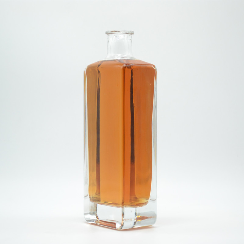 750 ml Εξαιρετικά λευκό υλικό Γαλλικό τετράγωνο γυάλινο μπουκάλι για τζιν και ουίσκι θερμή σφράγιση